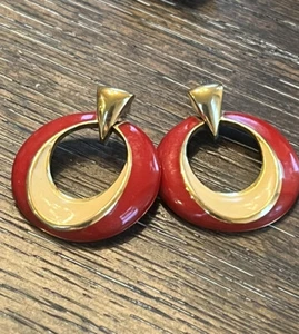 VINTAGE Red and Cream Enamel Door Knocker Earrings Gold Tone Pierced - Picture 1 of 6