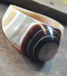 Vintage carved MOP Natural Shell Ring DK Brown, Cream & Golden Colors, sz 8.25 - Picture 1 of 16