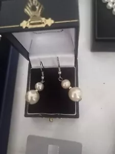 LADIES SWAROVSKI PEARL EARRINGS PAIR swarovski fashion VINTAGE - Picture 1 of 1