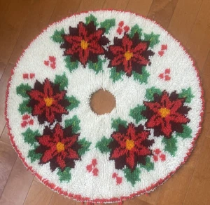 Vtg Sultana Poinsettia Christmas Tree Skirt Latch Hook Rug Kit COMPLETED 34" NEW - Picture 1 of 4