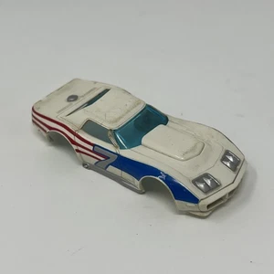 Carrozzeria Slot Car Vintage Aurora AFX Chevy Corvette Stingray Bianco Blu Rosso #7 HO - Foto 1 di 7
