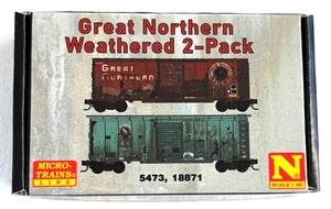 N Scale Micro Trains 983 05 093 Weathered Great Northern 40' Boxcar 2-Pack - Foto 1 di 8