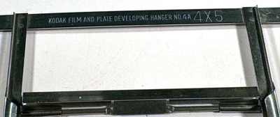 9 Kodak Nº Perchas de desarrollo 4A 4×5 y tanque utilitario Yankee 4×5 - usado, excelente Foto 1 de 4