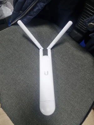Access Point AC Mesh Ubiquiti UniFi UAP-AC-M  WLAN Wi-Fi 5 Dual Band - Immagine 1 di 3
