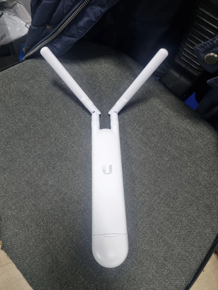 Access Point AC Mesh Ubiquiti UniFi UAP-AC-M  WLAN Wi-Fi 5 Dual Band - Immagine 1 di 3