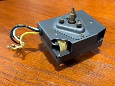 Piezas tocadiscos duales 1218 - Motor (polea 60hz) Foto 1 de 2