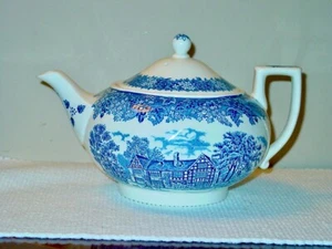 Tetera Vintage Wedgwood Romántica Inglaterra Vajilla de la Reina El Cisne Blanco Azul/Blanco - Imagen 1 de 5