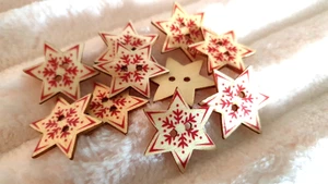 10 WOODEN RED CHRISTMAS SNOWFLAKE STAR BUTTONS EMBELLISHMENTS CRAFTS - Picture 1 of 15