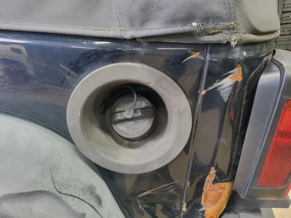 Jeep Wrangler        2012 Fuel Filler Door 549622 Foto 1 de 1