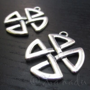 Dijes de nudo celta 31 mm antiguos chapados en plata C3792 - 5, 10 o 20 piezas - Imagen 1 de 3