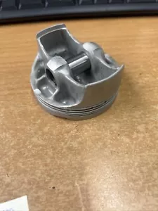 Suzuki GSXR1000L2 onwards 2012-2016 piston and pin 12111-47H50-0F0 - Picture 1 of 4