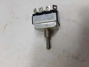 Interruptor de palanca EATON 4PDT CO MOM-OFF-ON 12 POLOS 7670K6 - NUEVO STOCK ANTIGUO - Imagen 1 de 4