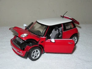 2001 MINI COOPER RED 1:18 MOTORMAX OPENING HOOD, DOORS & REAR GATE - Picture 1 of 11
