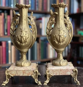 ANTIGUO PAR DE JARRONES ART NOUVEAU 1890 MÁRMOL Y METAL DORADO, 13,5" DE ALTO - Imagen 1 de 8