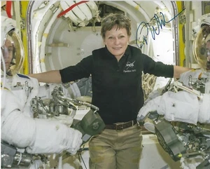 PEGGY WHITSON NASA Astronaut Signed Autographed 8 x 10 Photo FREE SHIPPING - Picture 1 of 1