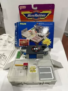Vintage Galoob MicroMachine Police Station Travel City Fold Up Playset 1987 - Picture 1 of 3