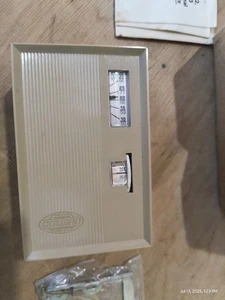 Barber Colman Tp-1031 Prop. Electric Cooling, Room Thermostat - Picture 1 of 6