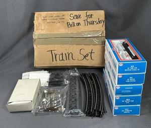 Electric Model Power Train Railroad Set Of Santa Fe Locomotive And 4 Cars As Is - Picture 1 of 22