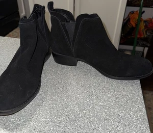 Skechers Damen 11 schwarz Leder Wildleder zum Überziehen Absatz Stiefeletten Memory Foam - Bild 1 von 6