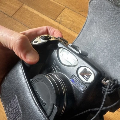 Nikon Coolpix 5000 5MP CCD Swivel Screen Compact Digital Camera Digicam Black - Image 1 of 4