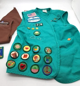 Vintage Girl Scouts Green Vest Uniform With Pins and Patches Size Large Arizona - Picture 1 of 21
