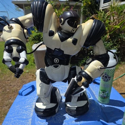 Full Size 14" WowWee Robosapien Humanoid Toy Robot Classis no remote just robot - Image 1 of 4