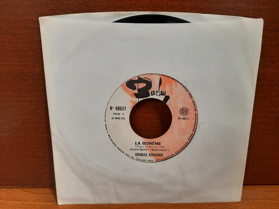 France 45 / Charles Aznavour / 1965 / La Boheme / Quelque Chose Ou Quelqu'un Foto 1 de 1