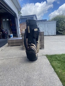 Vinatge Dunlop golf bag with head covers - Picture 1 of 5