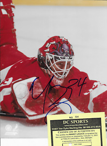 Detroit Red Wings Manny Legace signed 8x10 Photo.