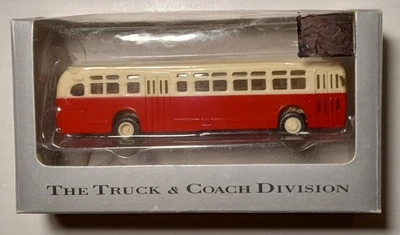 American Precision Models (APM) #39000-2 1950 GMC TD 4510 4511 Transit Bus/Coach - Image 1 of 4