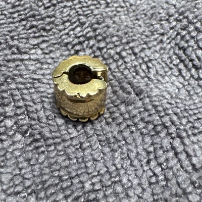 Pandora 14K Oro Amarillo Susurro Biselado Clip Bloqueo Dije Retirado 585 Foto 1 de 2