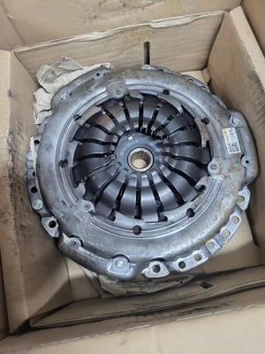 KIT DE EMBREAGEM GENUÍNO RENAULT KANGOO MERC CITAN DACIA SANDERO 2 1.5 DCI 302180385R - Imagem 1 de 4