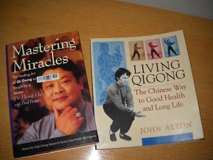 2 QIGONG BOOKS: MASTERING MIRCLES/ DR HONG LIU & LIVING QIGONG/ JOHN ALTON - Picture 1 of 16