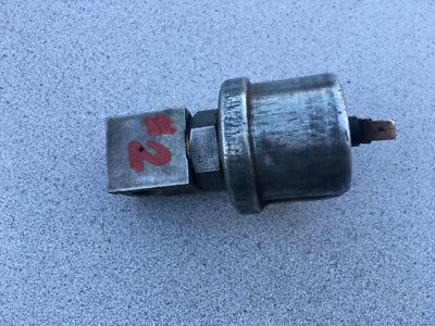 Porsche 911 Öldrucksender 1/76 #2 C#49 911 606 111 00 - Image 1 of 4