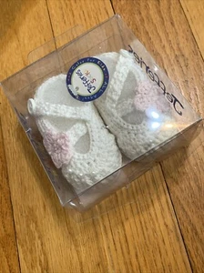 Jefferies Socks Newborn White Crocheted Booties Shoes Pink Flowers Pearls 0-1 - Picture 1 of 4