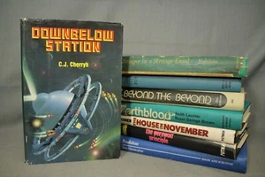 8 Vintage Sci-Fi Hardcover books the Werewolf principle The Star Fox Earthblood - Foto 1 di 6