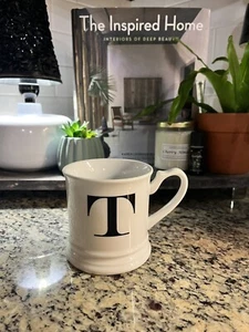 Keramiktasse Monogramm Buchstabe T weiß von Williams Sonoma - Neu ohne Etikett - Bild 1 von 4