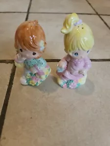Precious Moments “Girlfriend Shopping” Ceramic Figures Salt & Pepper Set - Picture 1 of 6