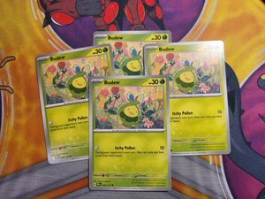 4x Budew 004/131 Prismatic Evolutions Pokémon TCG - Non Holo Common Playset - Bild 1 von 1