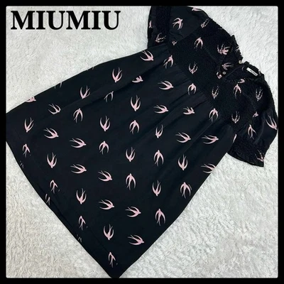 Mini vestido estampado integral miumiu patrón golondrina talla 38 largo 31,4 en JAPÓN Foto 1 de 4