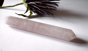 SCHMUCK-STCK MASSAGE STAB Quarz Massagestab Rosenquarz Massagegriffel hexagonal1 - Picture 1 of 3