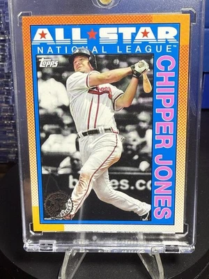 Chipper Jones Topps 1990 2025 35 aniversario (rosa) #90AS-11 Foto 1 de 2