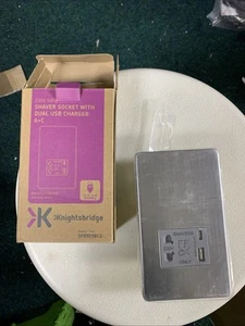Knightsbridge SF8909BCG Sin Tornillos Doble USB Afeitadora Enchufe Cromo Cepillado y Gris - Imagen 1 de 4