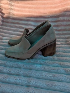 Vince Camuto beige hellbraune Wildleder-Heels 3 und 1/2 in Größe 7M - Bild 1 von 12