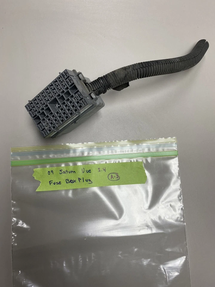 2008-2009 SATURN VUE 2.4L UNDERHOOD RELAY FUSE BOX Plug Foto 1 de 1