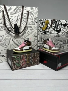 T. SCOTT  JORDAN mini Sneaker Keychain with Shoe Box 3D Gift/Charm High Quality - Picture 1 of 1