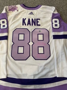Patrick Kane CHICAGO BLACKHAWKS HOCKEY FIGHTS CANCER SIGNED JERSEY BECKETT - Picture 1 of 5