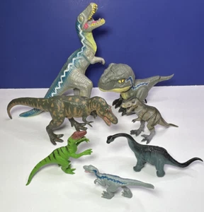 Lotto misto di 7 personaggi dinosauri giocattoli - 2 Jurassic World, 1 Battat T-Rex e altri - Foto 1 di 13