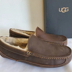 NEW MENS SIZE 10 EEE WIDE TAN UGG ASCOT LEATHER WOOL SLIPPERS 1103889W LOAFERS - Picture 1 of 8