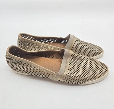 Zapatilla deportiva plana Frye Melanie talla 9,5 cobre dorado cuero perforado sin cordones  Foto 1 de 4
